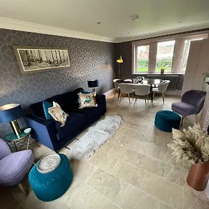 Cosy Hideaway In Leafy Lytham Holiday home